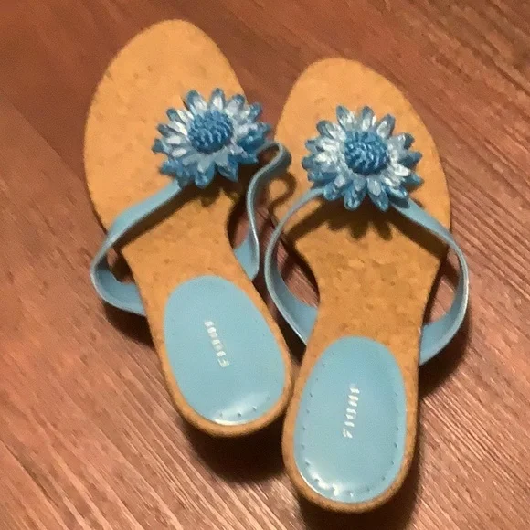 Adorable FIONI Tiffany Blue Women’s Floral Kitten Heel Sandals size 9 - Picture 2 of 5
